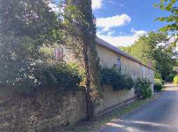 Superb 17th century Bearnaise farm in the heart of the Jurancon wine region just 20 minutes from Pau